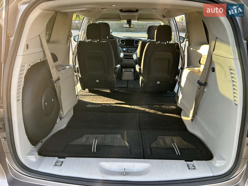 Минивэн Chrysler Pacifica 2017 в Киеве фото 15 Минивэн Chrysler Pacifica 2017 в Киеве