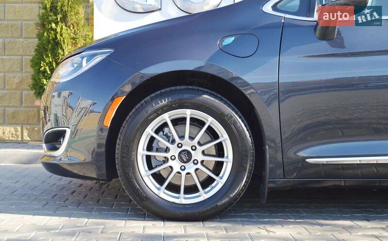 Мінівен Chrysler Pacifica 2019 в Одесі