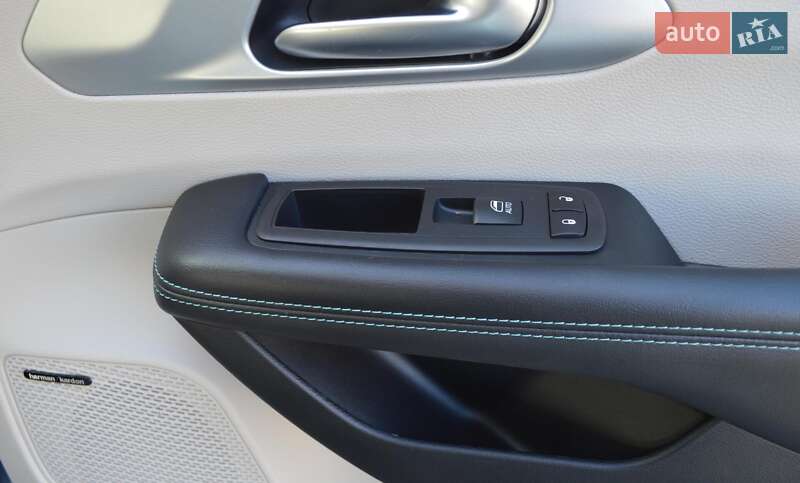 Мінівен Chrysler Pacifica 2019 в Одесі