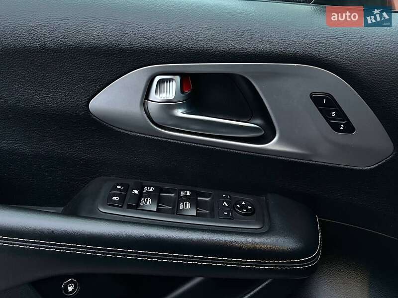 Минивэн Chrysler Pacifica 2019 в Киеве фото 16 Минивэн Chrysler Pacifica 2019 в Киеве