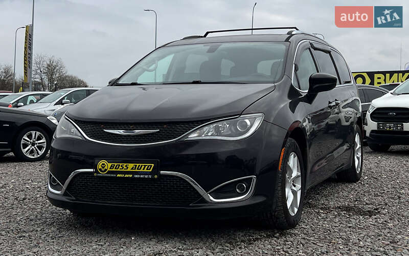 Минивэн Chrysler Pacifica 2017 в Львове