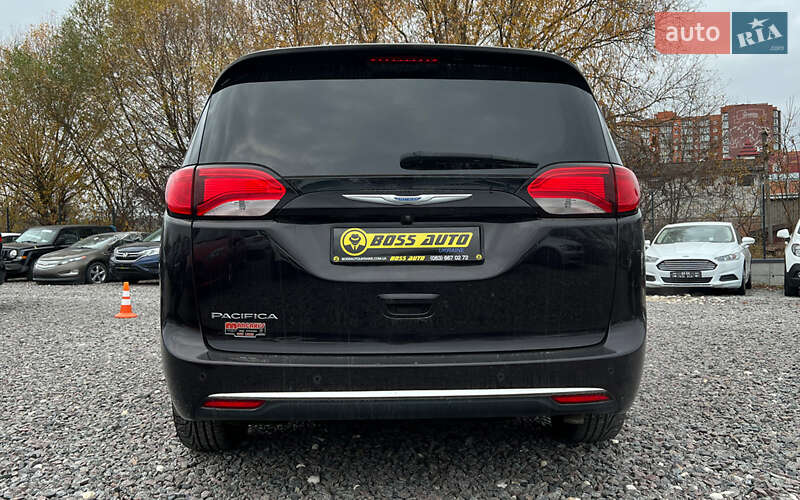 Минивэн Chrysler Pacifica 2017 в Львове
