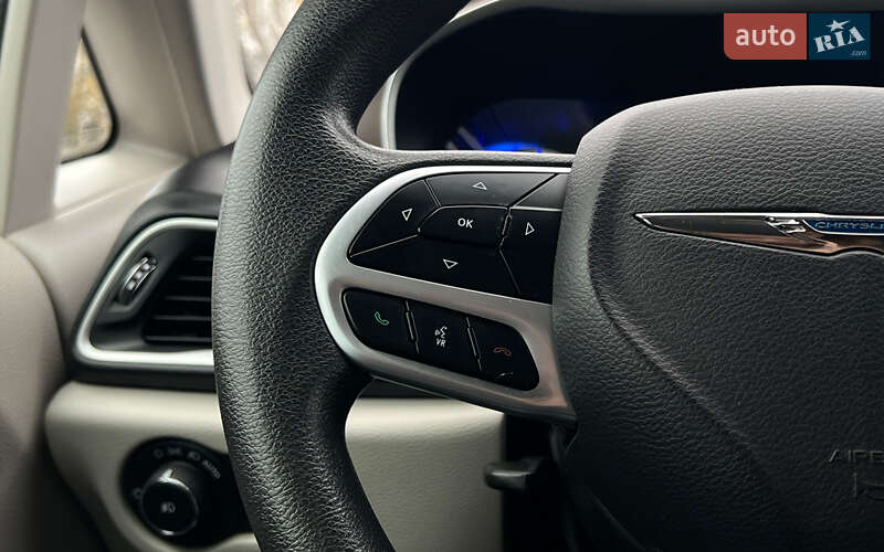 Минивэн Chrysler Pacifica 2017 в Львове