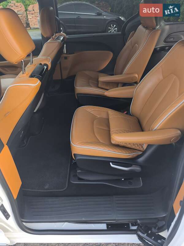 Минивэн Chrysler Pacifica 2023 в Киеве
