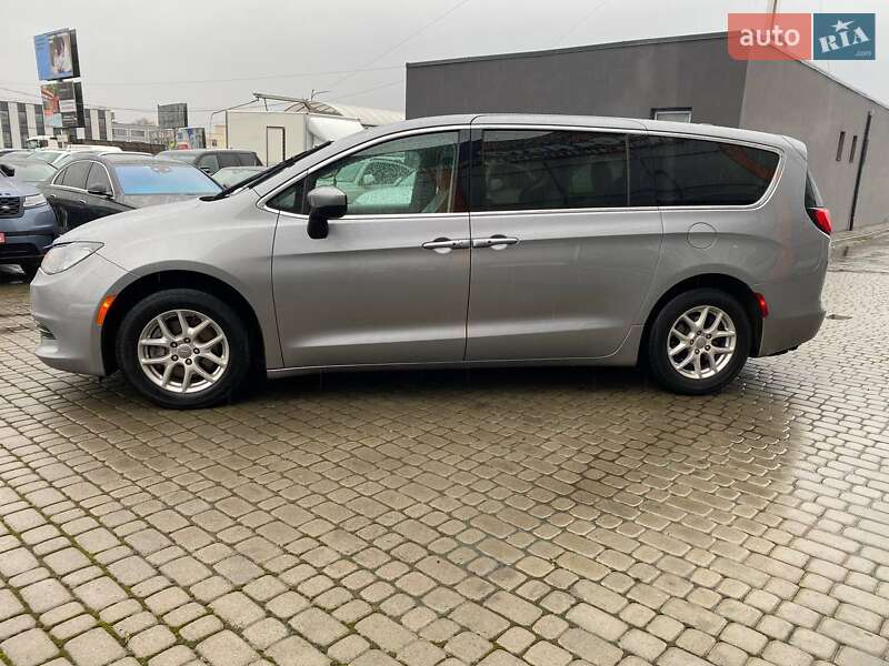 Мінівен Chrysler Pacifica 2016 в Львові