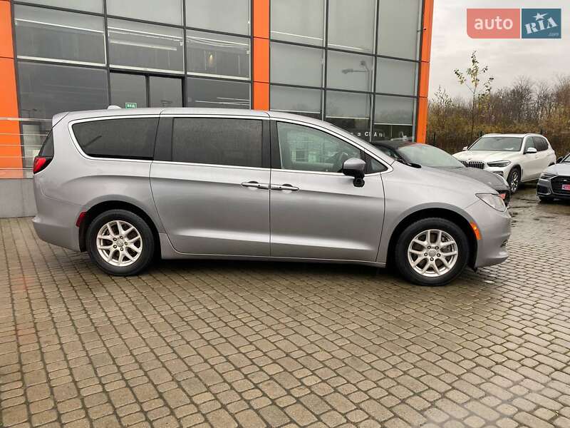 Мінівен Chrysler Pacifica 2016 в Львові