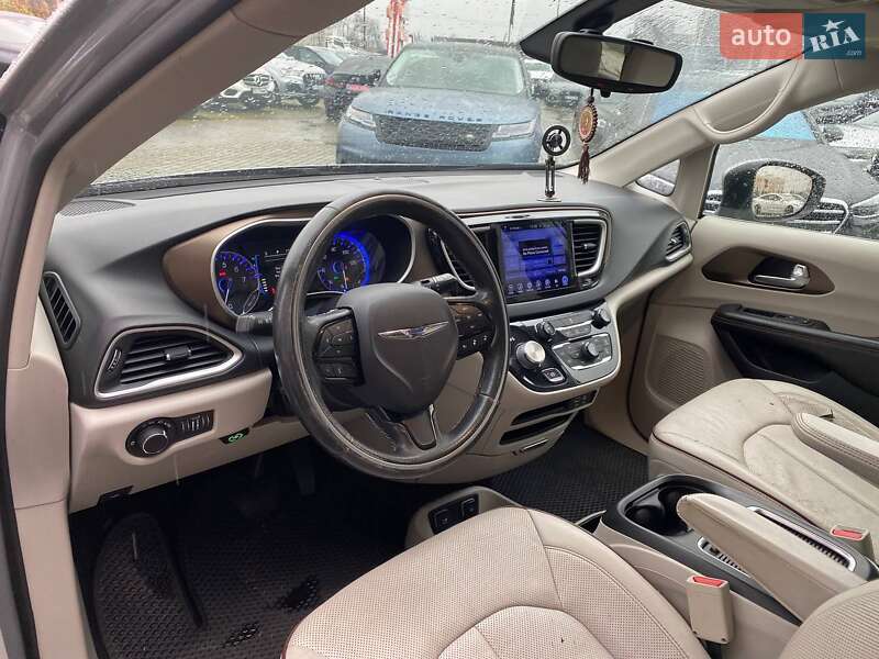 Мінівен Chrysler Pacifica 2016 в Львові