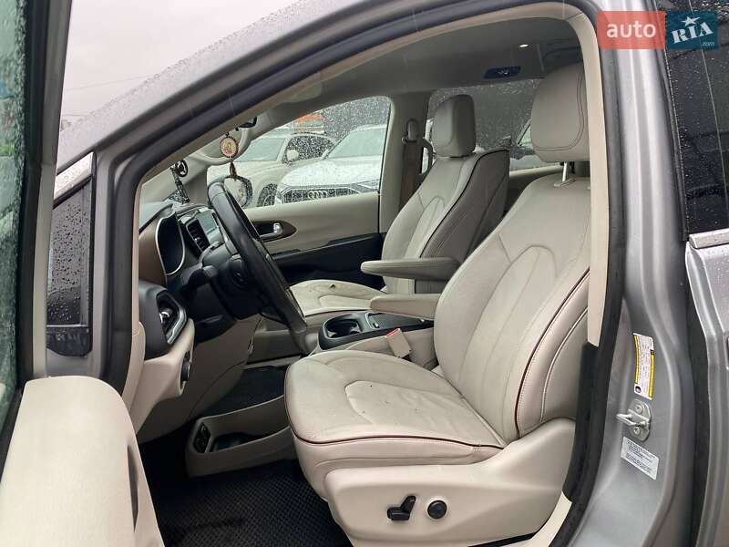 Мінівен Chrysler Pacifica 2016 в Львові