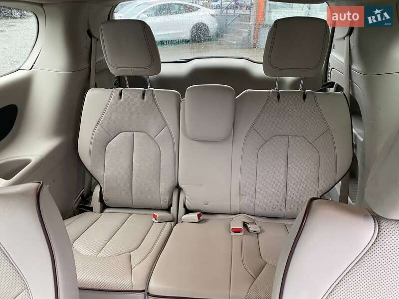 Мінівен Chrysler Pacifica 2016 в Львові