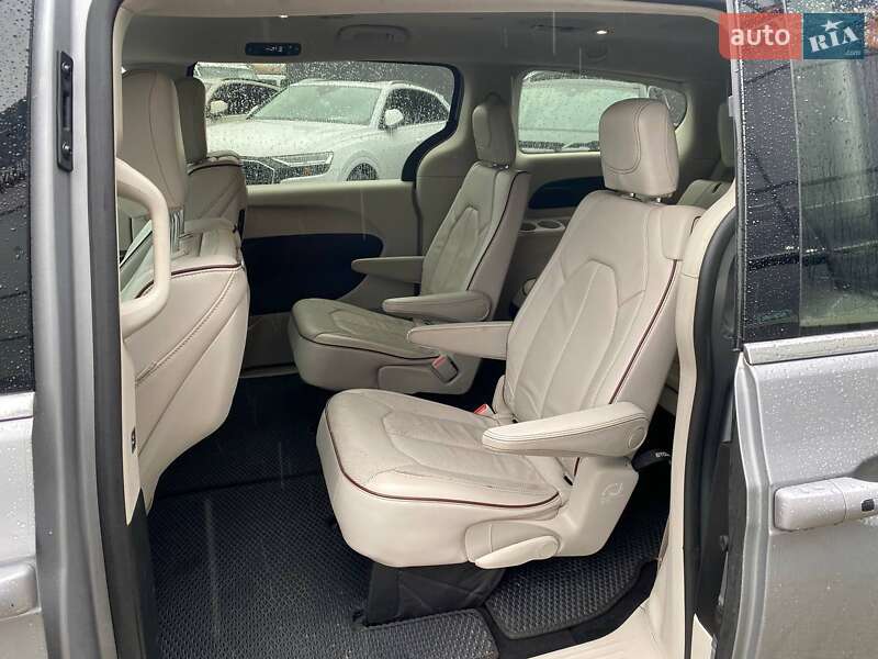 Мінівен Chrysler Pacifica 2016 в Львові