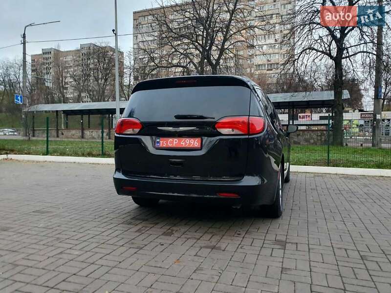 Мінівен Chrysler Pacifica 2020 в Києві
