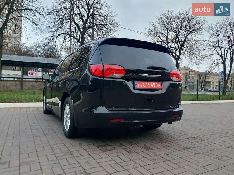 Мінівен Chrysler Pacifica 2020 в Києві