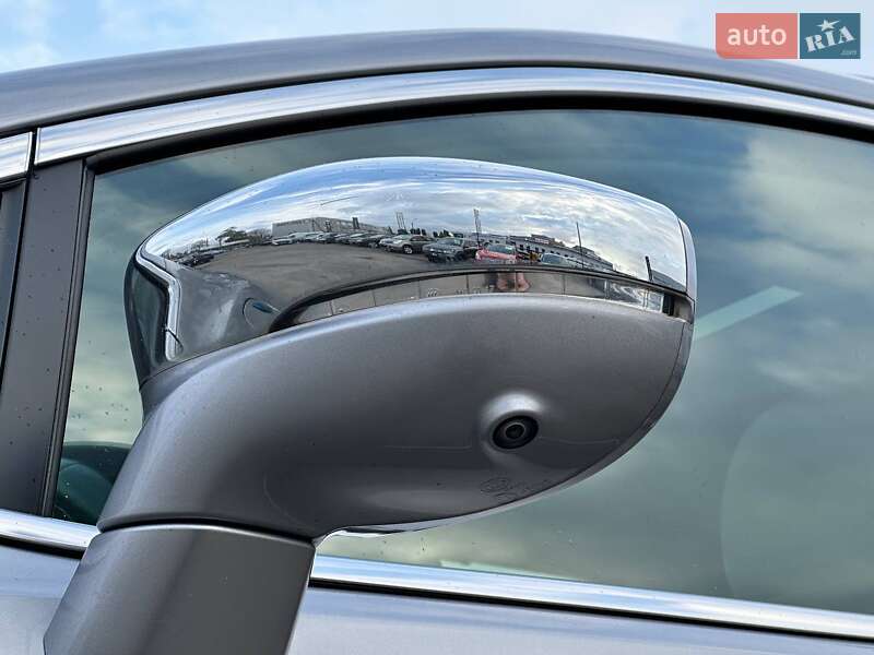 Минивэн Chrysler Pacifica 2017 в Киеве фото 8 Минивэн Chrysler Pacifica 2017 в Киеве