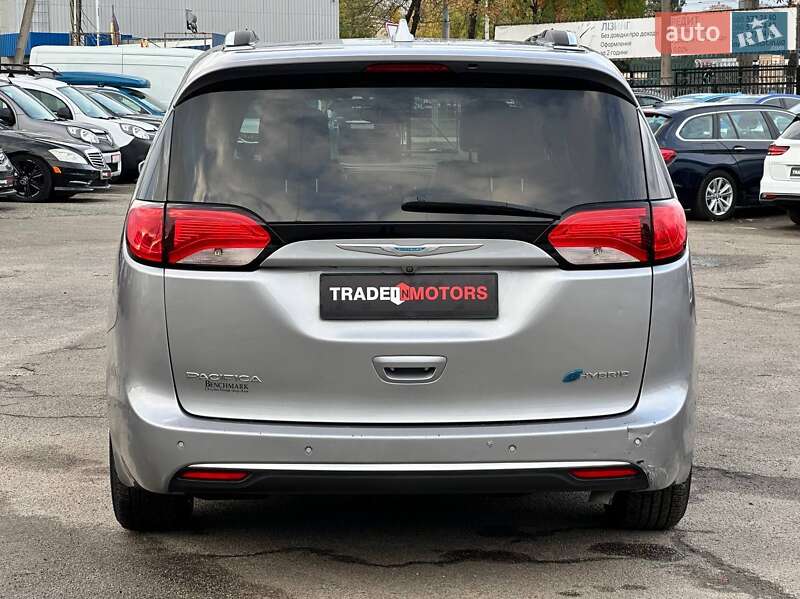 Минивэн Chrysler Pacifica 2017 в Киеве фото 14 Минивэн Chrysler Pacifica 2017 в Киеве