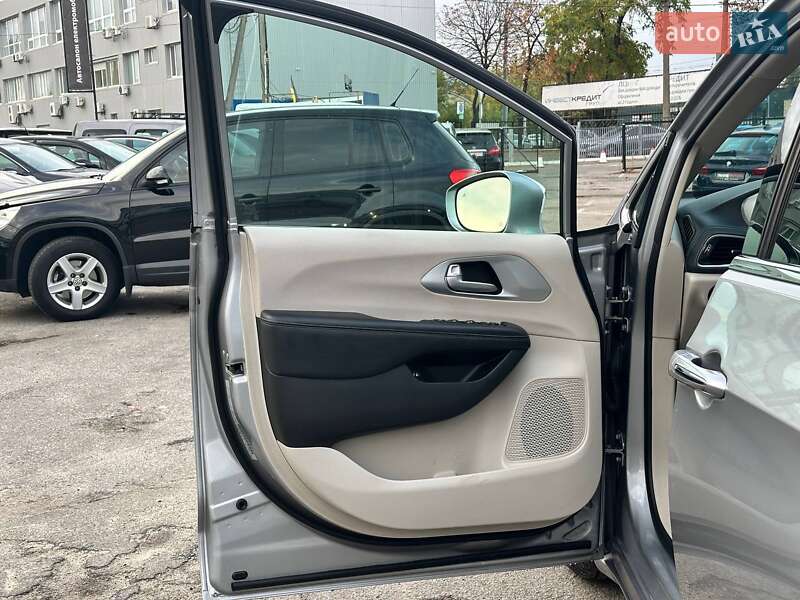 Минивэн Chrysler Pacifica 2017 в Киеве фото 19 Минивэн Chrysler Pacifica 2017 в Киеве