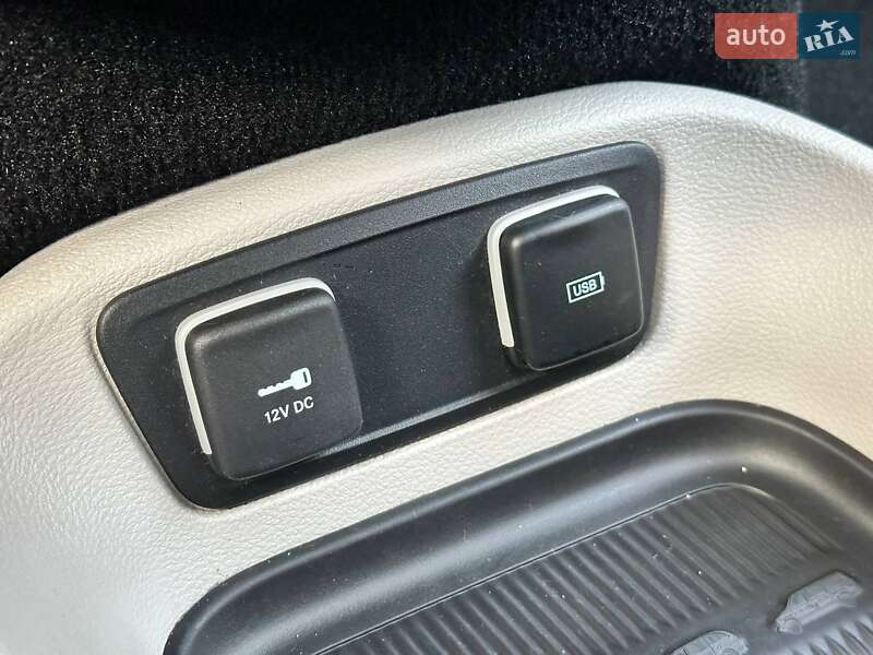 Минивэн Chrysler Pacifica 2017 в Киеве фото 27 Минивэн Chrysler Pacifica 2017 в Киеве