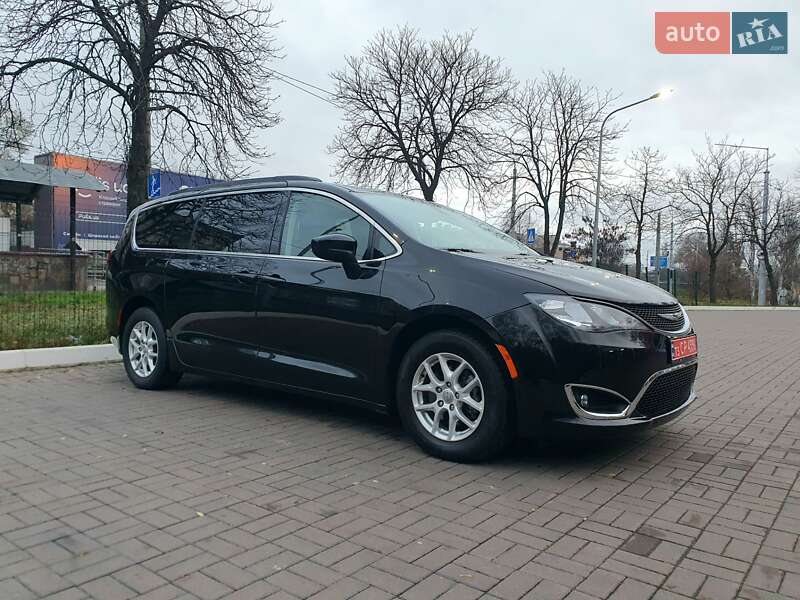Мінівен Chrysler Pacifica 2020 в Києві