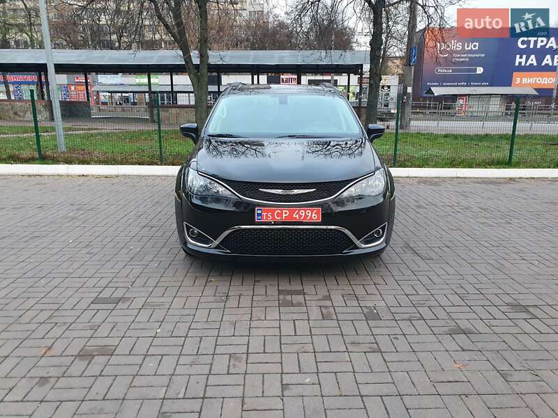 Мінівен Chrysler Pacifica 2020 в Києві