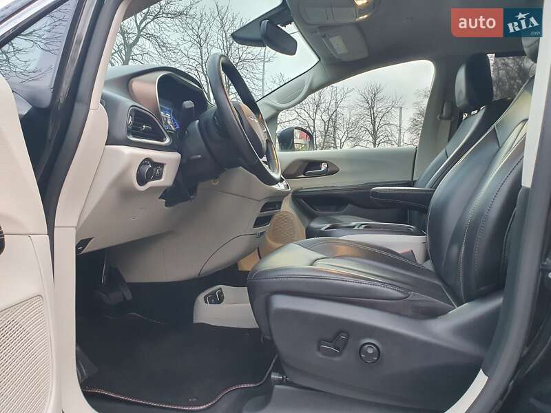 Мінівен Chrysler Pacifica 2020 в Києві