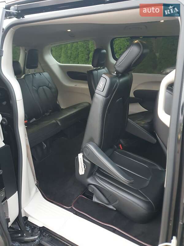 Мінівен Chrysler Pacifica 2020 в Києві