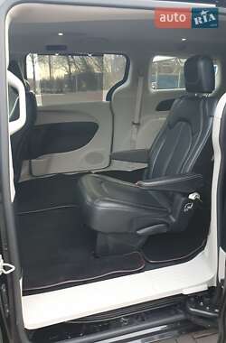 Минивэн Chrysler Pacifica 2020 в Киеве
