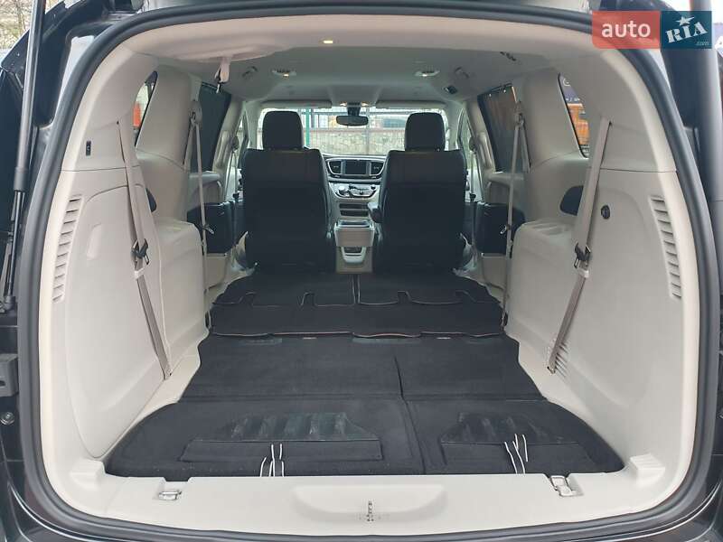 Мінівен Chrysler Pacifica 2020 в Києві