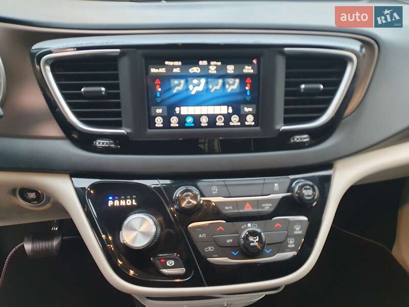 Мінівен Chrysler Pacifica 2020 в Києві