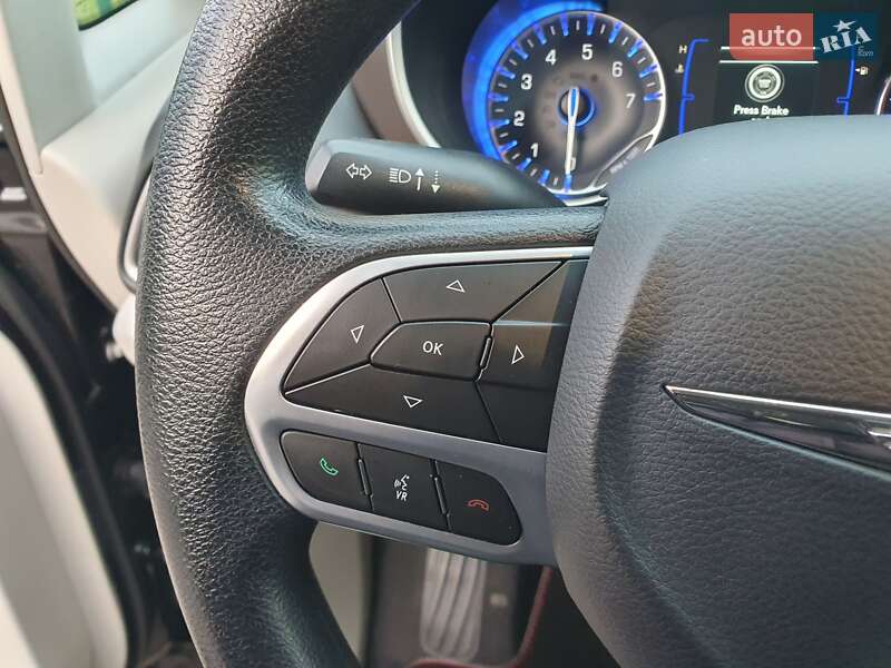 Мінівен Chrysler Pacifica 2020 в Києві