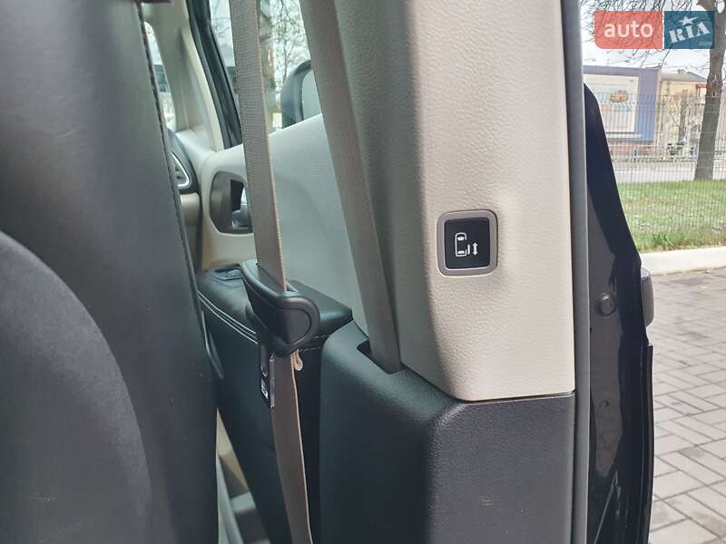 Мінівен Chrysler Pacifica 2020 в Києві