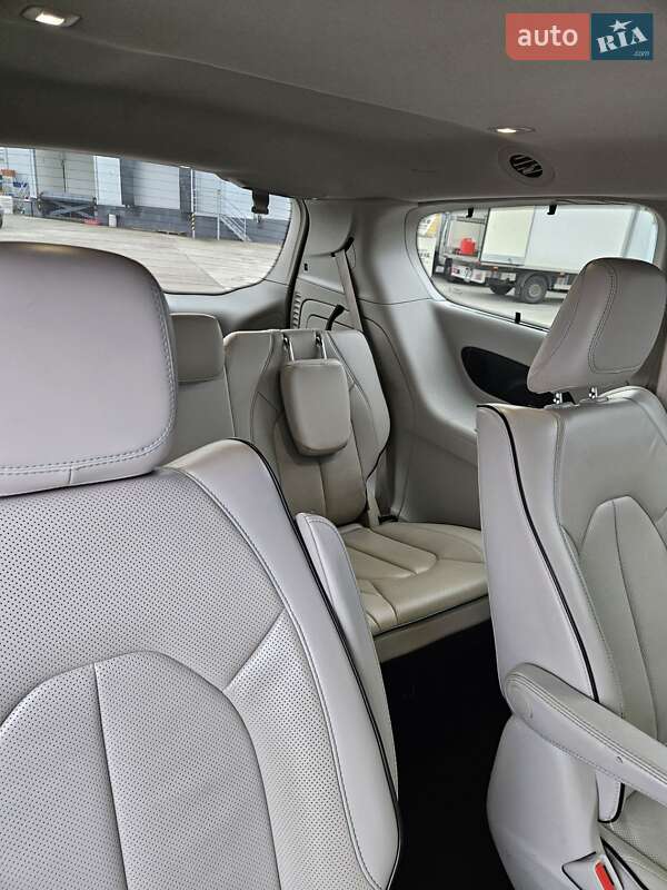 Минивэн Chrysler Pacifica 2017 в Киеве фото 9 Минивэн Chrysler Pacifica 2017 в Киеве