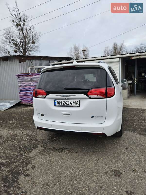 Минивэн Chrysler Pacifica 2017 в Киеве фото 5 Минивэн Chrysler Pacifica 2017 в Киеве