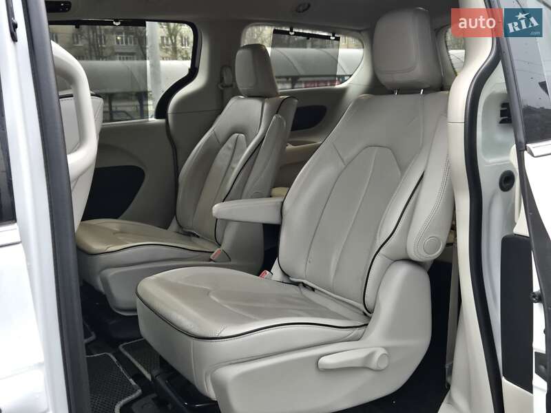 Минивэн Chrysler Pacifica 2017 в Киеве