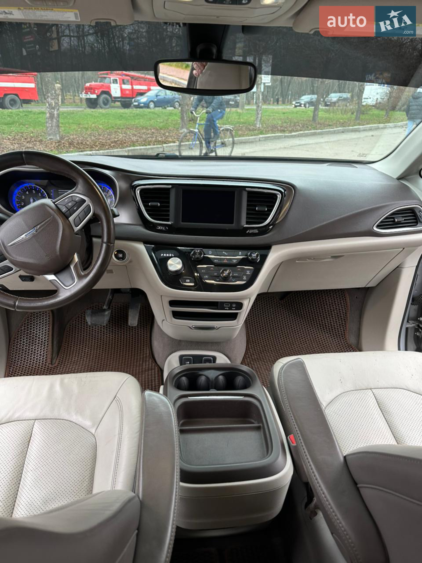 Chrysler Pacifica 2017 VIN 2C4RC1BGXJR142846 фото оголошення 3 з 13