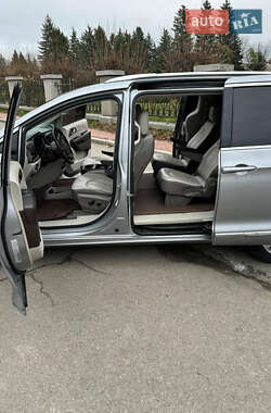 Мінівен Chrysler Pacifica 2017 в Умані