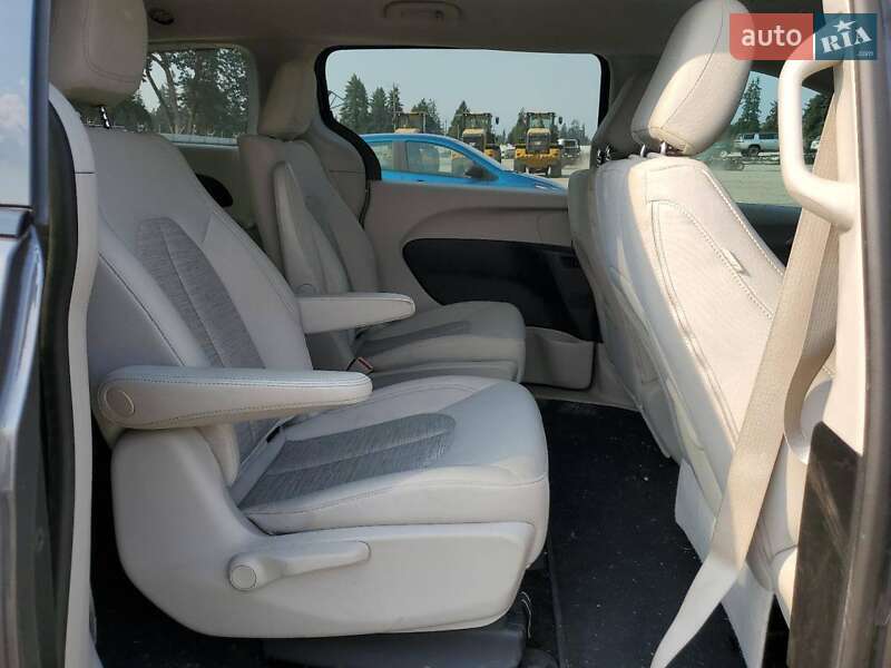 Минивэн Chrysler Pacifica 2018 в Львове