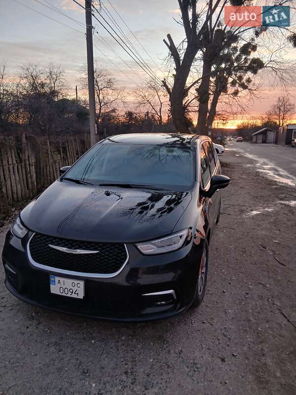 Мінівен Chrysler Pacifica 2024 в Боярці