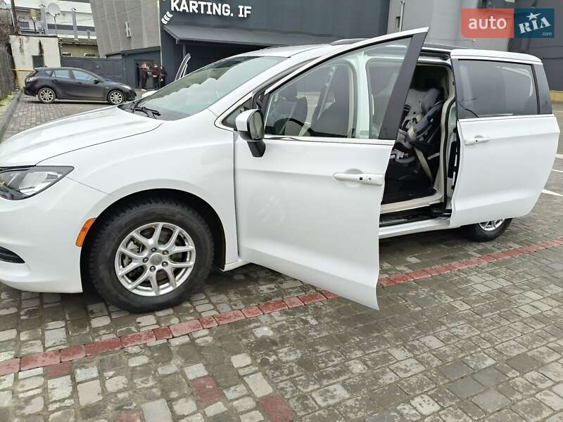 Мінівен Chrysler Pacifica 2020 в Івано-Франківську