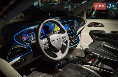 Мінівен Chrysler Pacifica 2020 в Івано-Франківську