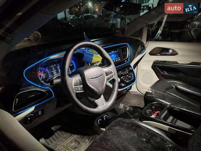 Мінівен Chrysler Pacifica 2020 в Івано-Франківську