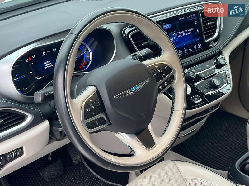 Минивэн Chrysler Pacifica 2017 в Киеве фото 20 Минивэн Chrysler Pacifica 2017 в Киеве