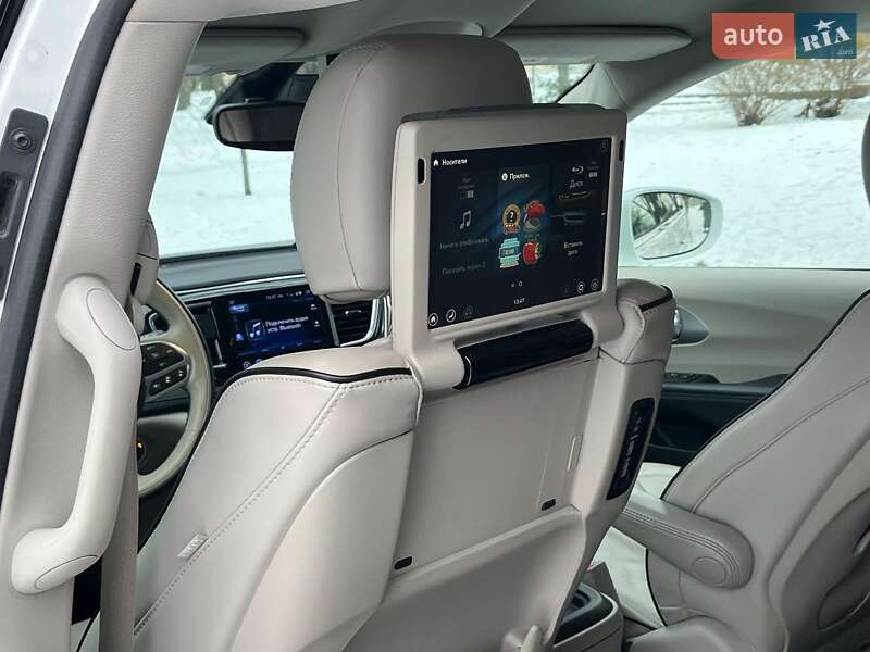 Минивэн Chrysler Pacifica 2017 в Киеве фото 28 Минивэн Chrysler Pacifica 2017 в Киеве