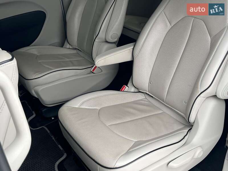 Минивэн Chrysler Pacifica 2017 в Киеве фото 31 Минивэн Chrysler Pacifica 2017 в Киеве