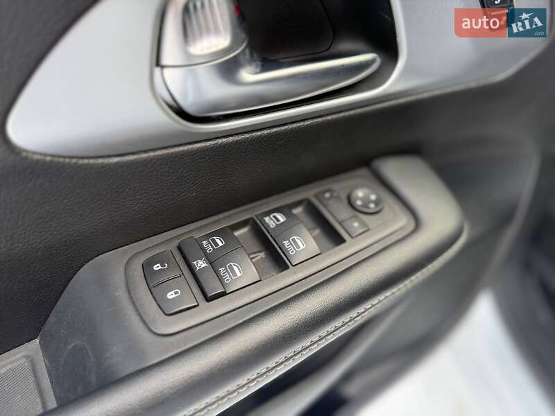 Минивэн Chrysler Pacifica 2023 в Киеве фото 16 Минивэн Chrysler Pacifica 2023 в Киеве