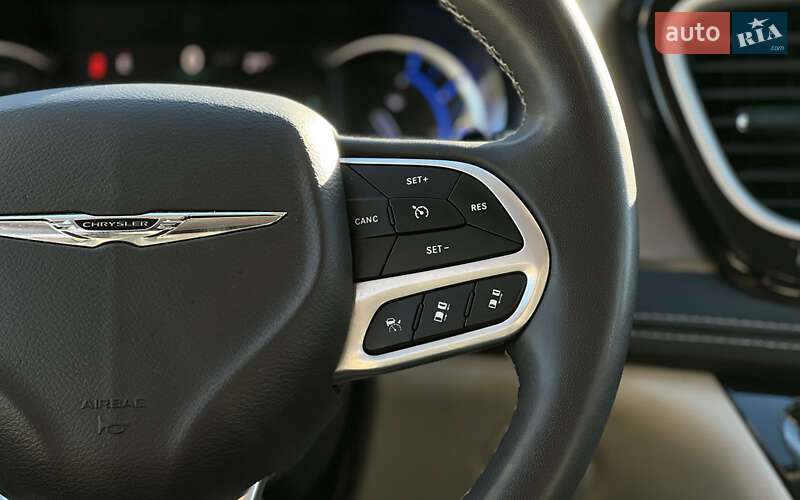 Минивэн Chrysler Pacifica 2022 в Львове