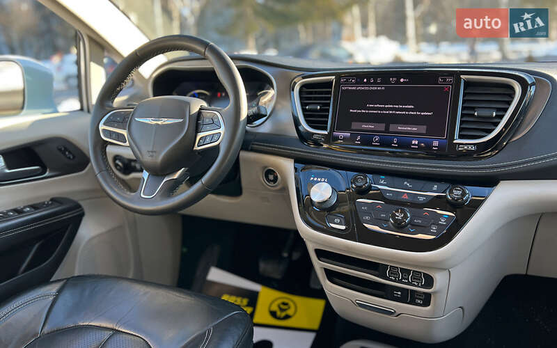 Минивэн Chrysler Pacifica 2022 в Львове