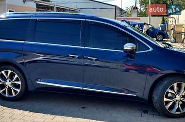 Минивэн Chrysler Pacifica 2016 в Киеве