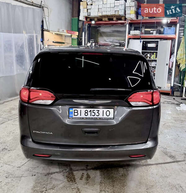 Минивэн Chrysler Pacifica 2017 в Киеве фото 10 Минивэн Chrysler Pacifica 2017 в Киеве