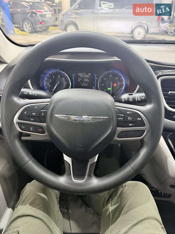 Минивэн Chrysler Pacifica 2017 в Киеве фото 14 Минивэн Chrysler Pacifica 2017 в Киеве