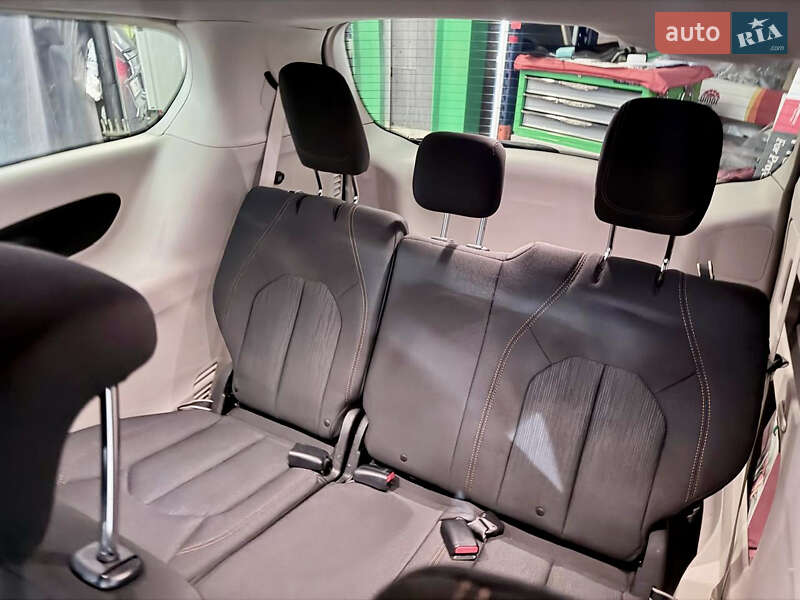 Минивэн Chrysler Pacifica 2017 в Киеве фото 19 Минивэн Chrysler Pacifica 2017 в Киеве