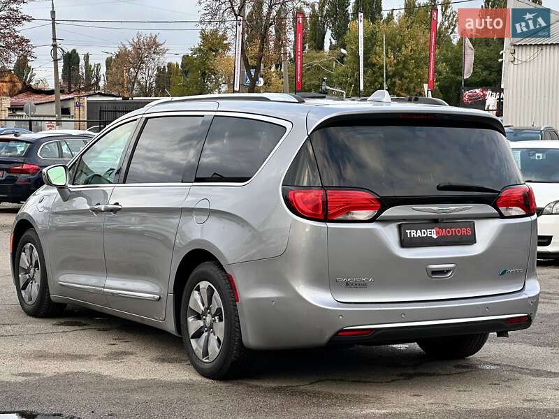 Мінівен Chrysler Pacifica 2017 в Києві
